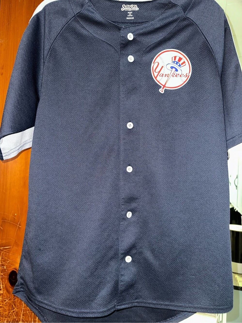 Stitches New York Yankees Team Logo MLB Men’s Medium Shirt Embroidered button up